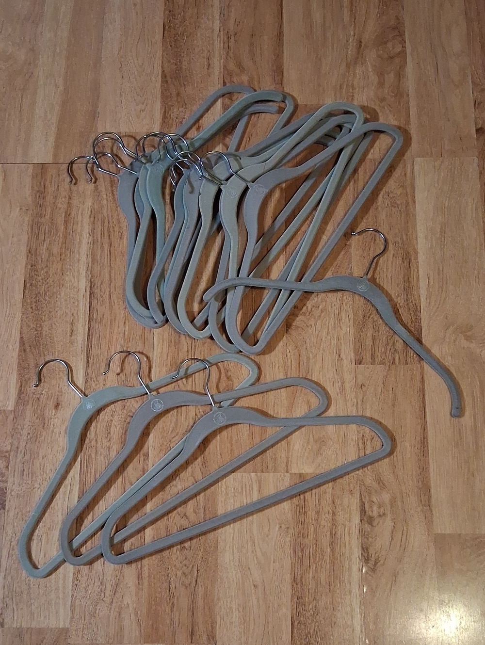 JM Velvet Slim Gray Women's Hangers - Pack
